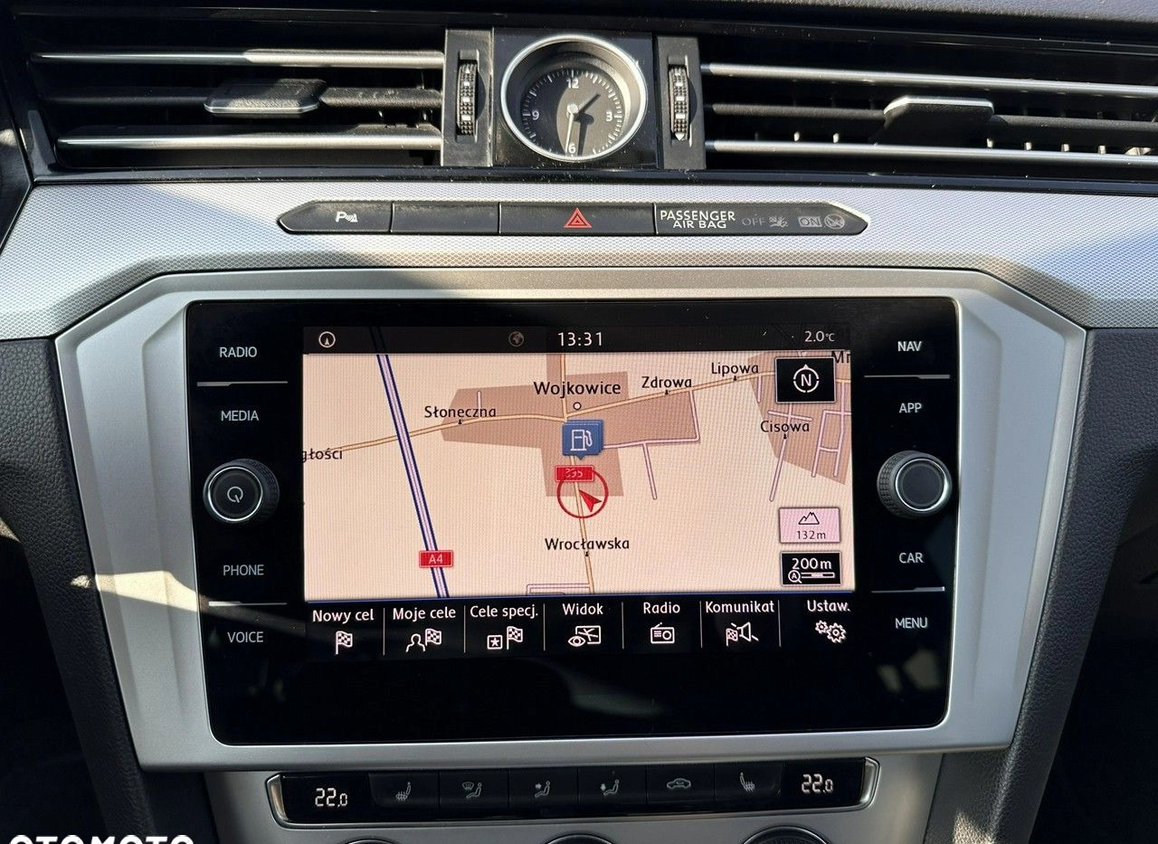 Volkswagen Passat cena 77900 przebieg: 130000, rok produkcji 2019 z Wojkowice małe 301